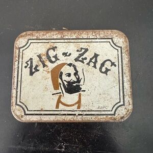 VTG ZIG-ZAG WHITE CIGARETTE PAPERS TOBACCO TIN HOLDER CIRCA 30's EXTREMELY RARE